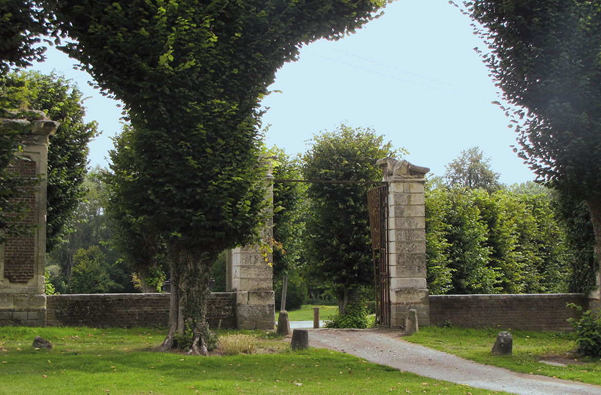 Remains of chateau of Heilly